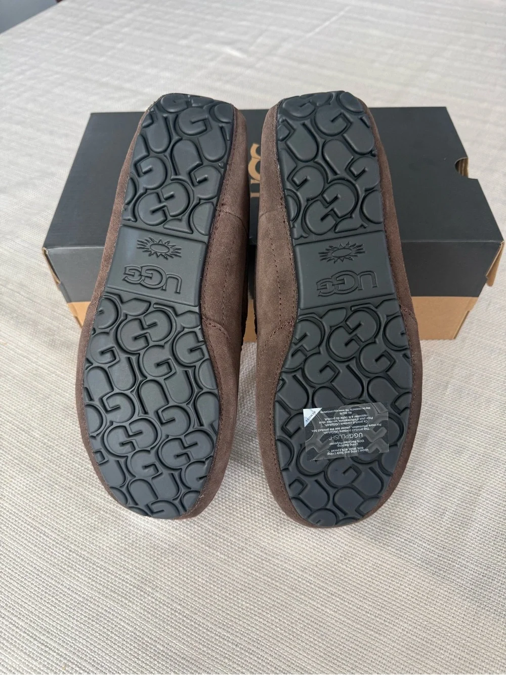 UGG Men’s linscot suede slippers